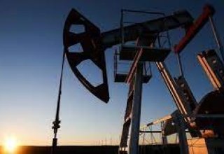 Oil slips on rate hike worries, Russian crude flows despite China performance