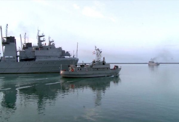 Azərbaycan HDQ-nin gəmi heyətləri döyüş atışları icra edib