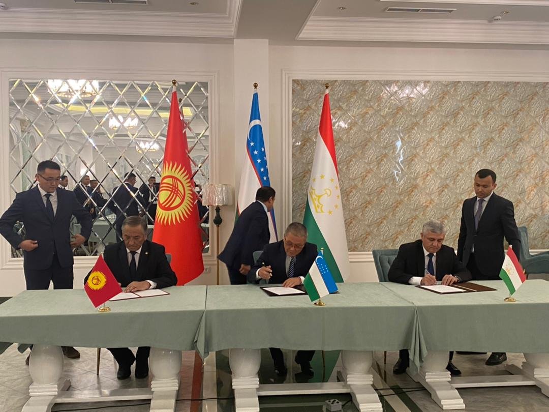 Кыргызстан, Тажикстан жана Өзбекстандын өкмөттүк делегациялары чек араны талкуулашты