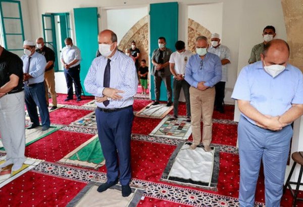 Kapalı Maraş'ta 47 yıl sonra ilk cuma namazı: Cumhurbaşkanı Tatar vatandaşlarla ibadete açılan Bilal Ağa Mescidinde cuma namazı kıldı
