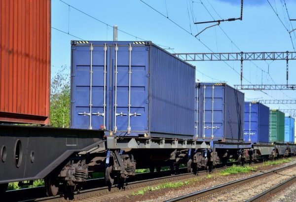 В Карабах отправлен первый контейнерный блок-поезд