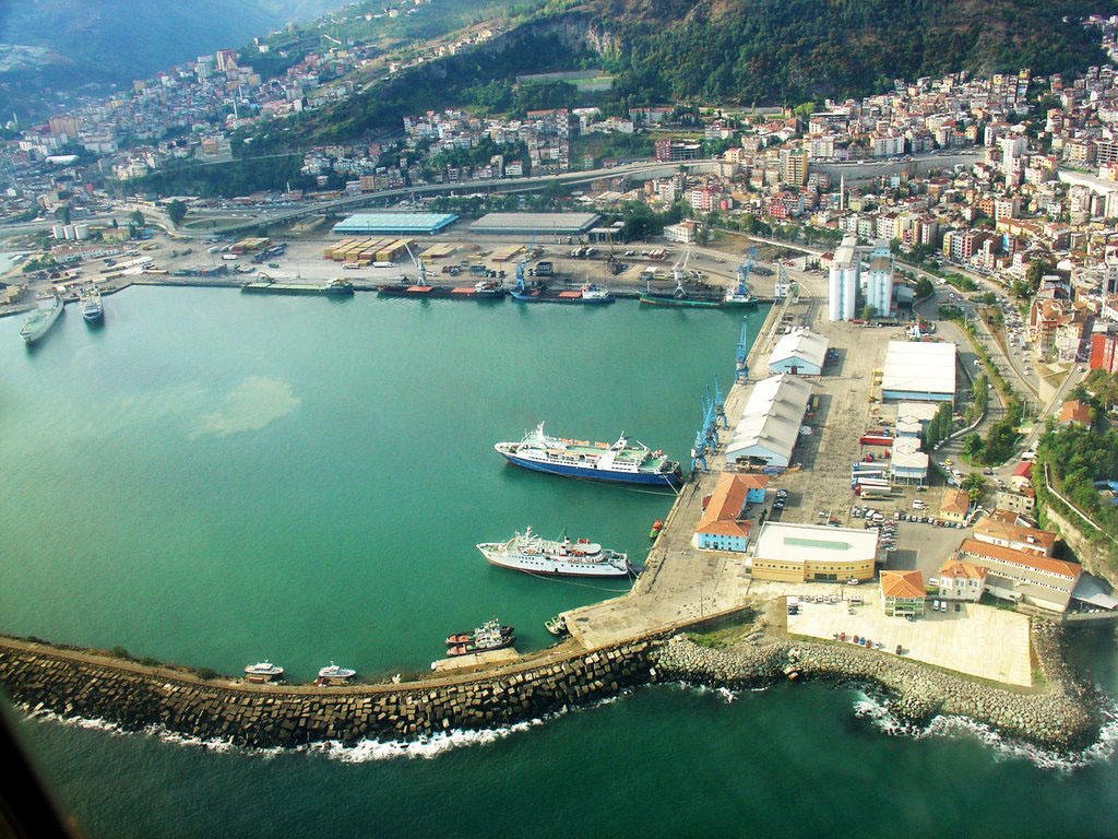 Yanvar-oktyabr aylarında Trabzon limanı 400-dən çox gəmi qəbul edib (ÖZƏL)