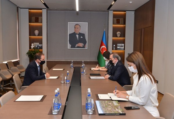 Глава МИД Азербайджана встретился с руководителем офиса ЮНИСЕФ в стране