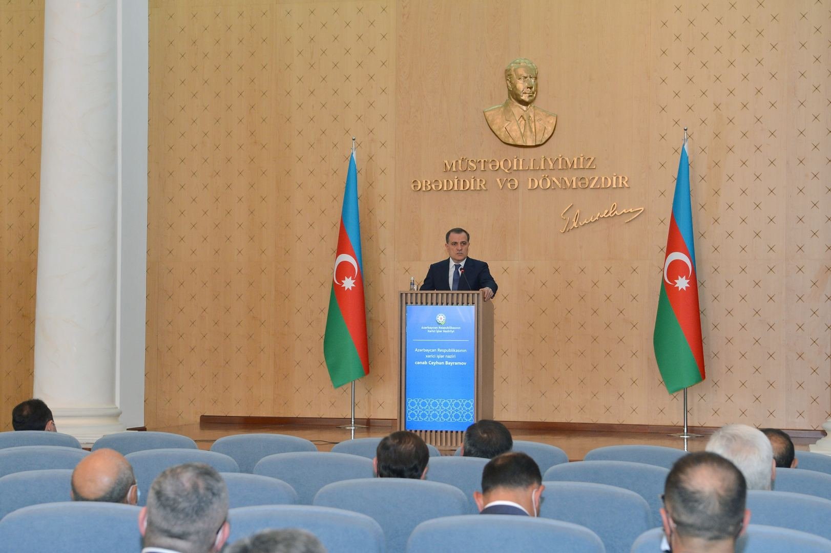 Глава МИД встретился с руководителями дипломатических представительств Азербайджана