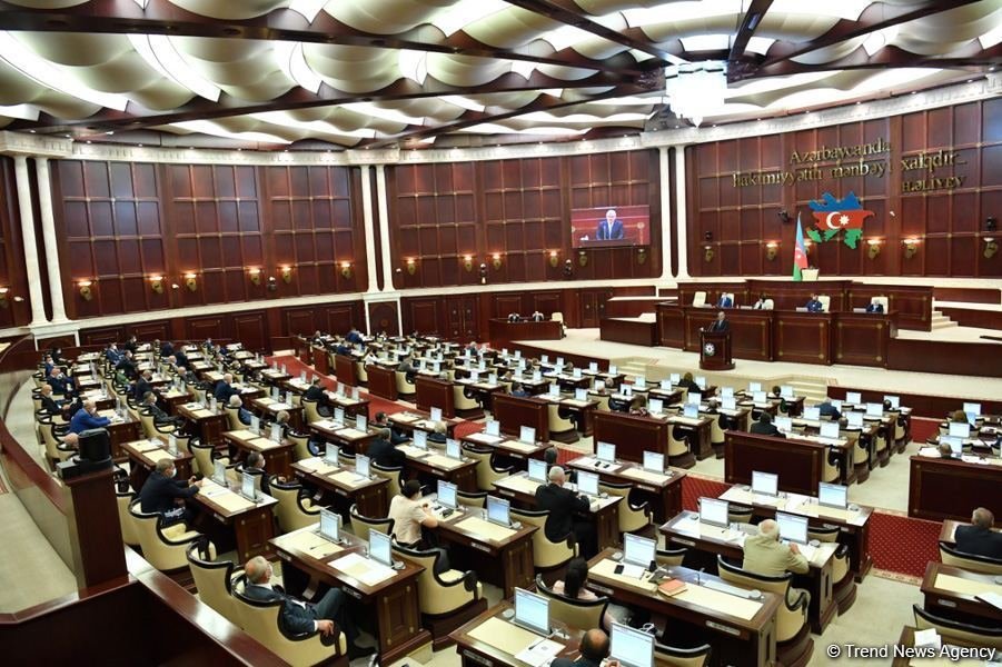 В Азербайджане созывают внеочередную сессию парламента