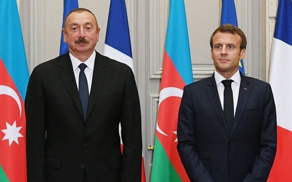 Президент Ильхам Алиев поздравил Эмманюэля Макрона