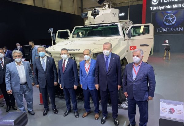 Türkiyə Prezidenti "IDEF 2021"də TÜMOSAN-nın hərbi maşını ilə yaxından maraqlanıb