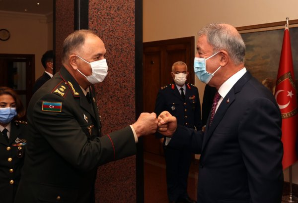 Milli Savunma Bakanı Akar, Azerbaycan Genelkurmay Başkanı Veliyev'i kabul etti