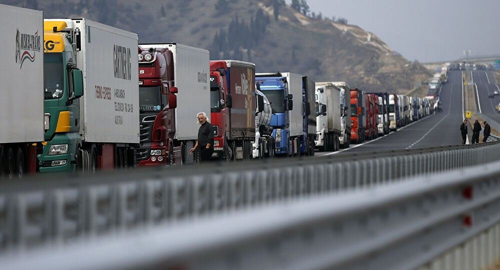 Названо количество грузового транспорта, ожидающего проезда на ТПП Азербайджана