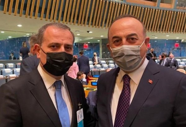 Глава МИД Азербайджана встретился в Нью-Йорке с турецким коллегой