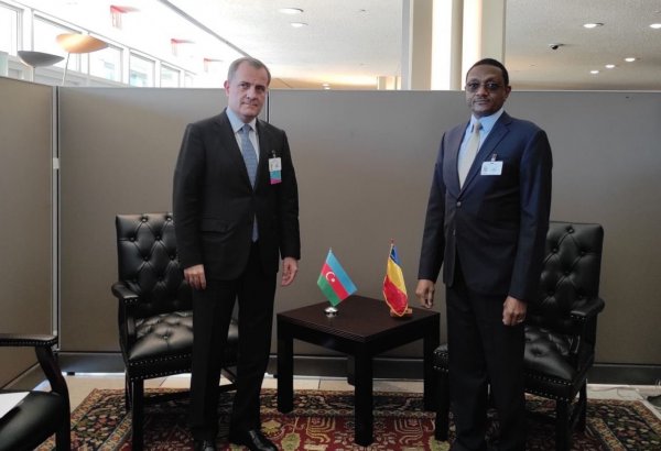 Azerbaijani FM meets with colleagues from Chad and Venezuela