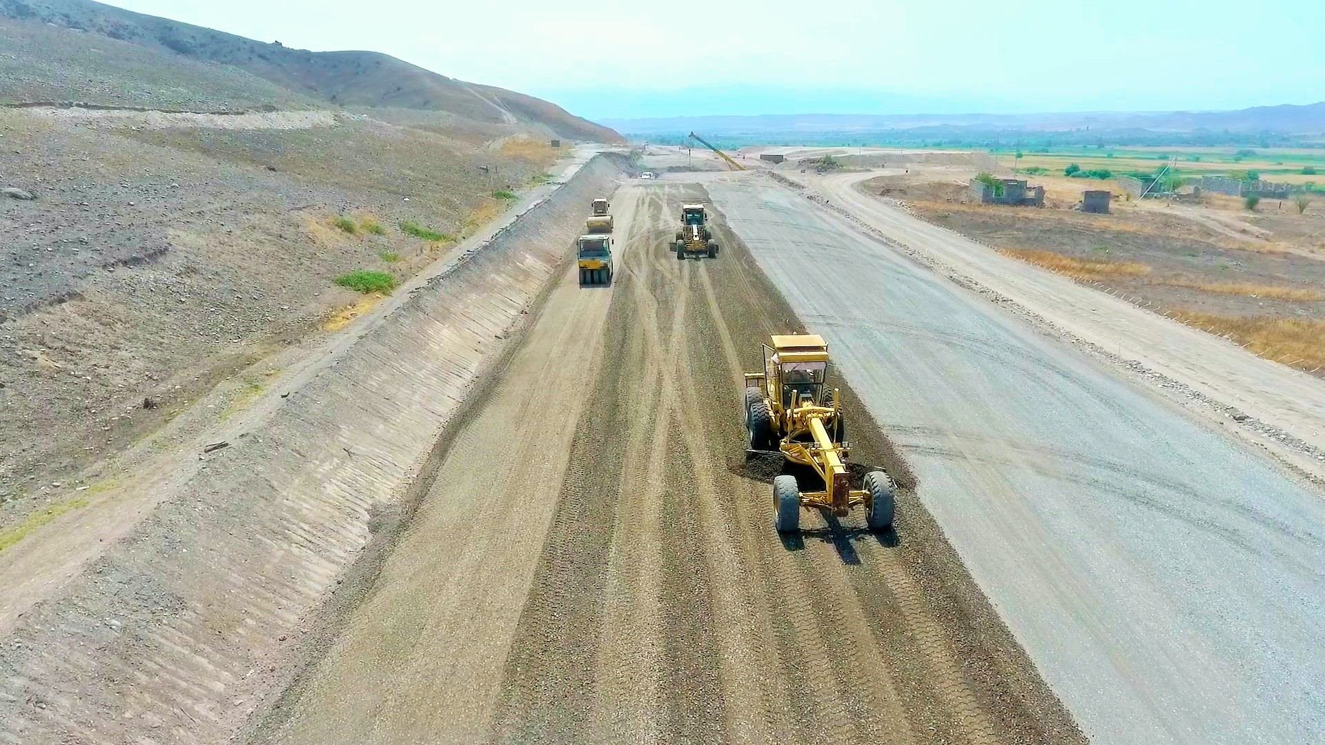 Ускоренными темпами продолжается строительство автодорог Худаферин – Губадлы – Лачин и Ханлыг – Губадлы