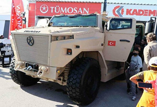 Türkiyə istehsalı olan "Pusat" hərbi maşını Konya şəhərində elm festivalında nümayiş olunub