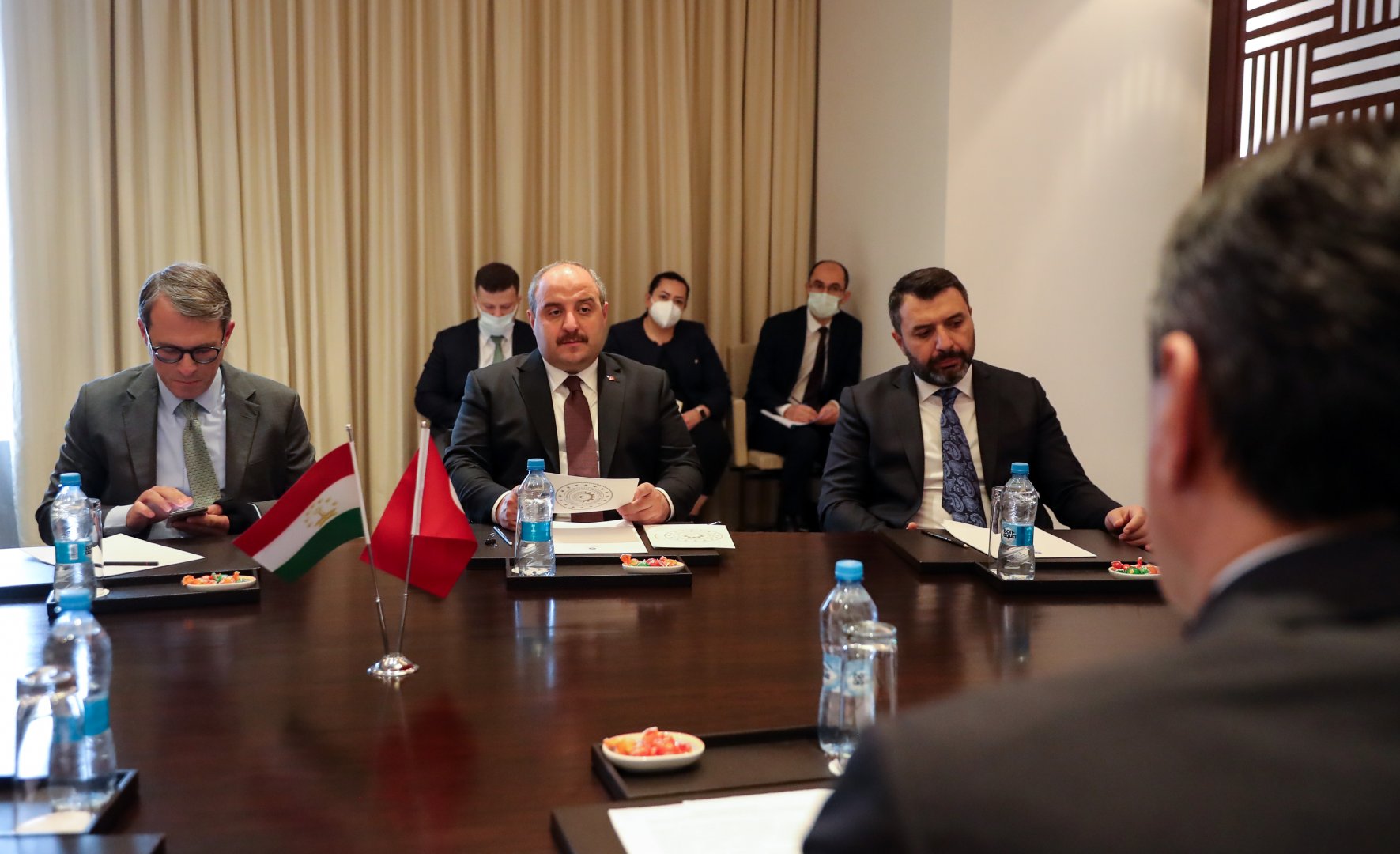 Bakan Varank, Tacikistan Sanayi ve Yeni Teknolojiler Bakanı Kabir ile görüştü