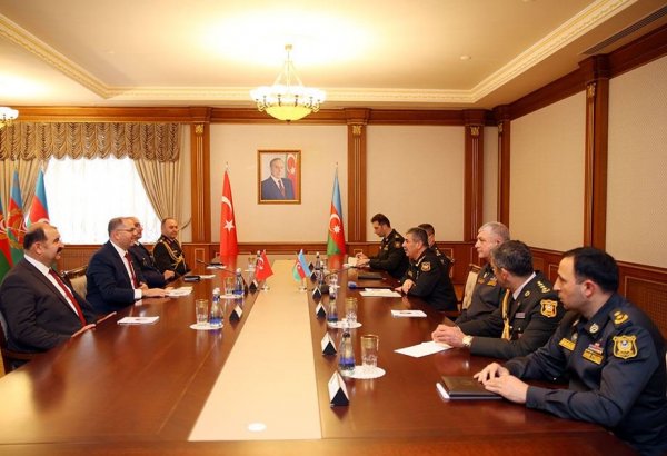 Azerbaijan defense minister meets leadership of Turkish National Defense University