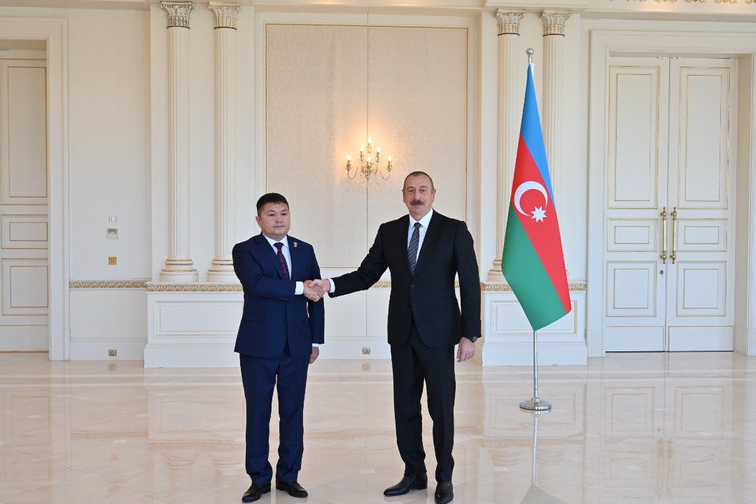 Элчи Кайрат Осмоналиев Азербайжан президентине ишеним грамотасын тапшырды