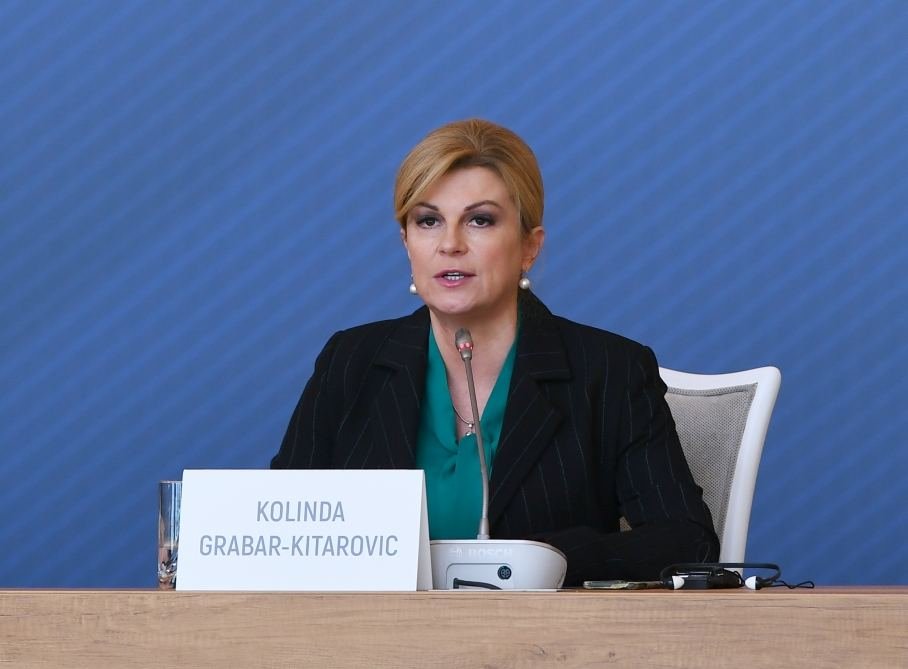 Отдельные страны начинают играть в геополитике доминирующую роль - экс-президент Хорватии
