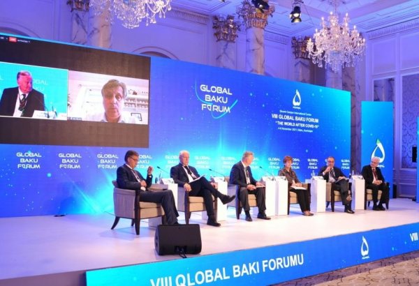 В рамках VIII Глобального Бакинского форума проходит девятая панельная сессия