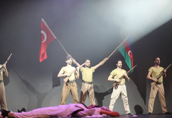 Iğdır'da "Bir Millet İki Devlet Kardeşlik Destanı" gösterisi düzenlendi