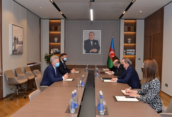 Azerbaijani FM receives Argentine ambassador