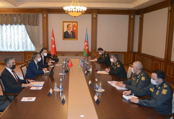 Azerbaijani defense minister meets with delegation of Turkish ASELSAN company
