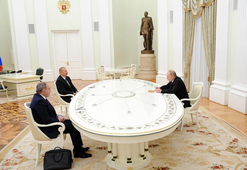 Meeting between Azerbaijani, Russian presidents, Armenian PM kicks off in Sochi