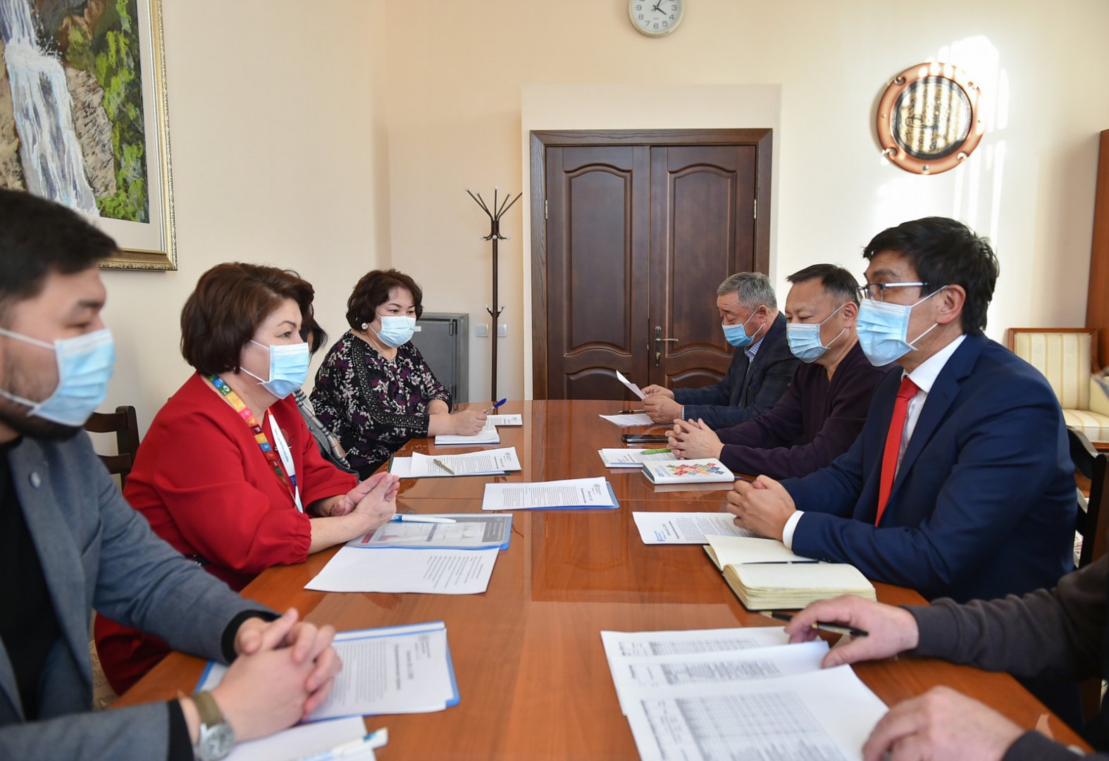 Kyrgyz Cabinet holds emergency consultation with WHO on new COVID-19 strain