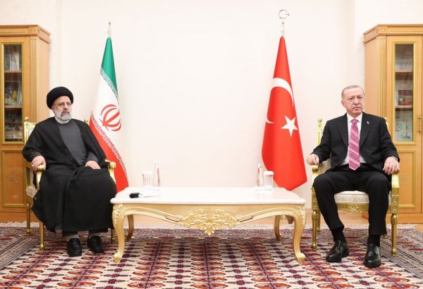 Эрдоган и Раиси обсудили двусторонние отношения