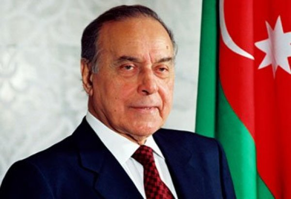 Azerbaijan commemorates 18th death anniversary of national leader Heydar Aliyev