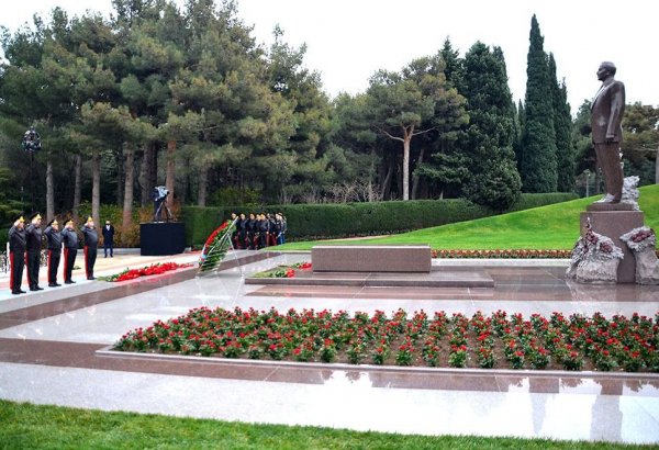 Руководство Министерства обороны Азербайджана почтило память общенационального лидера Гейдара Алиева