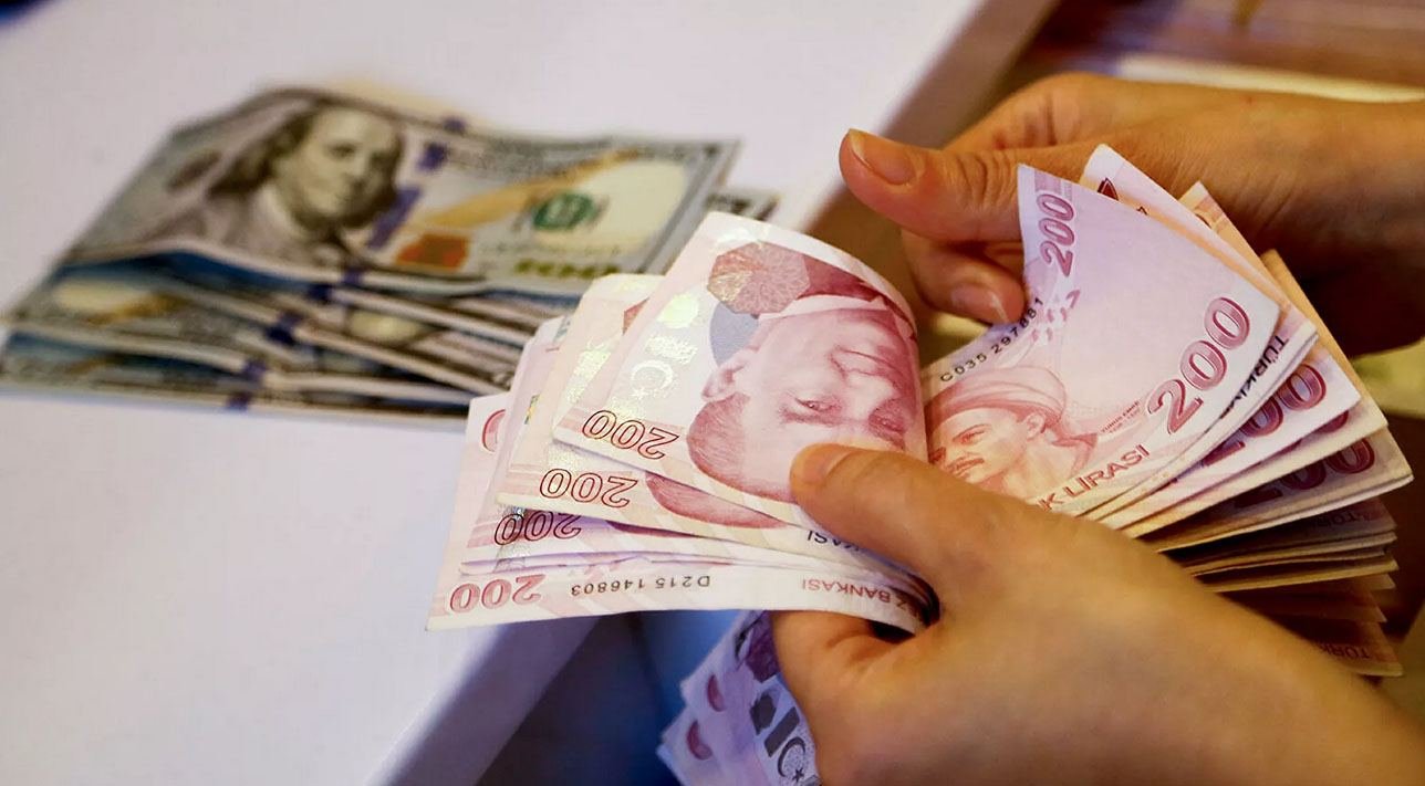 Türkiyədə bir dolların qiyməti 14 lirəni keçdi