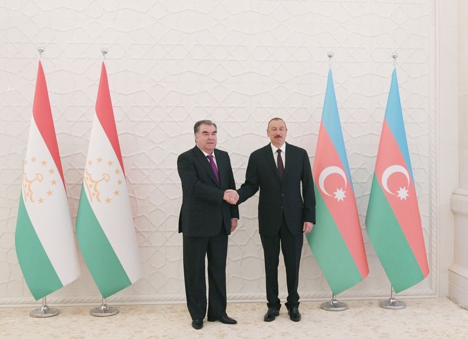 Президент Таджикистана позвонил Президенту Ильхаму Алиеву