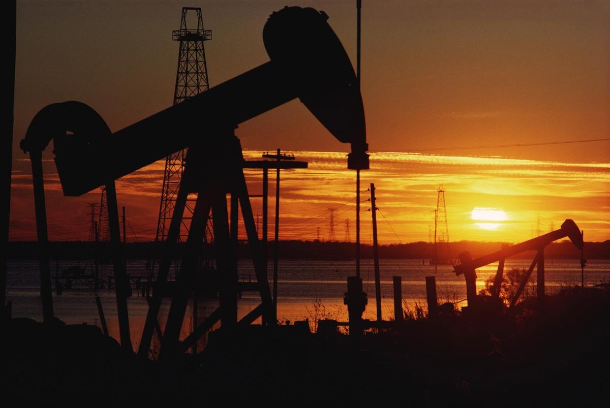 Azerbaijan shares data on its crude oil production