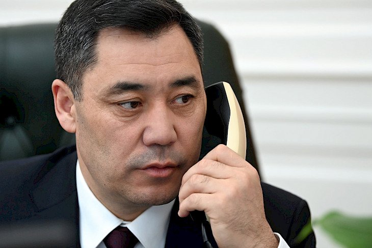Садыр Жапаров Казакстандагы кырдаалга байланыштуу ЖККУ лидерлери менен телефон аркылуу сүйлөштү