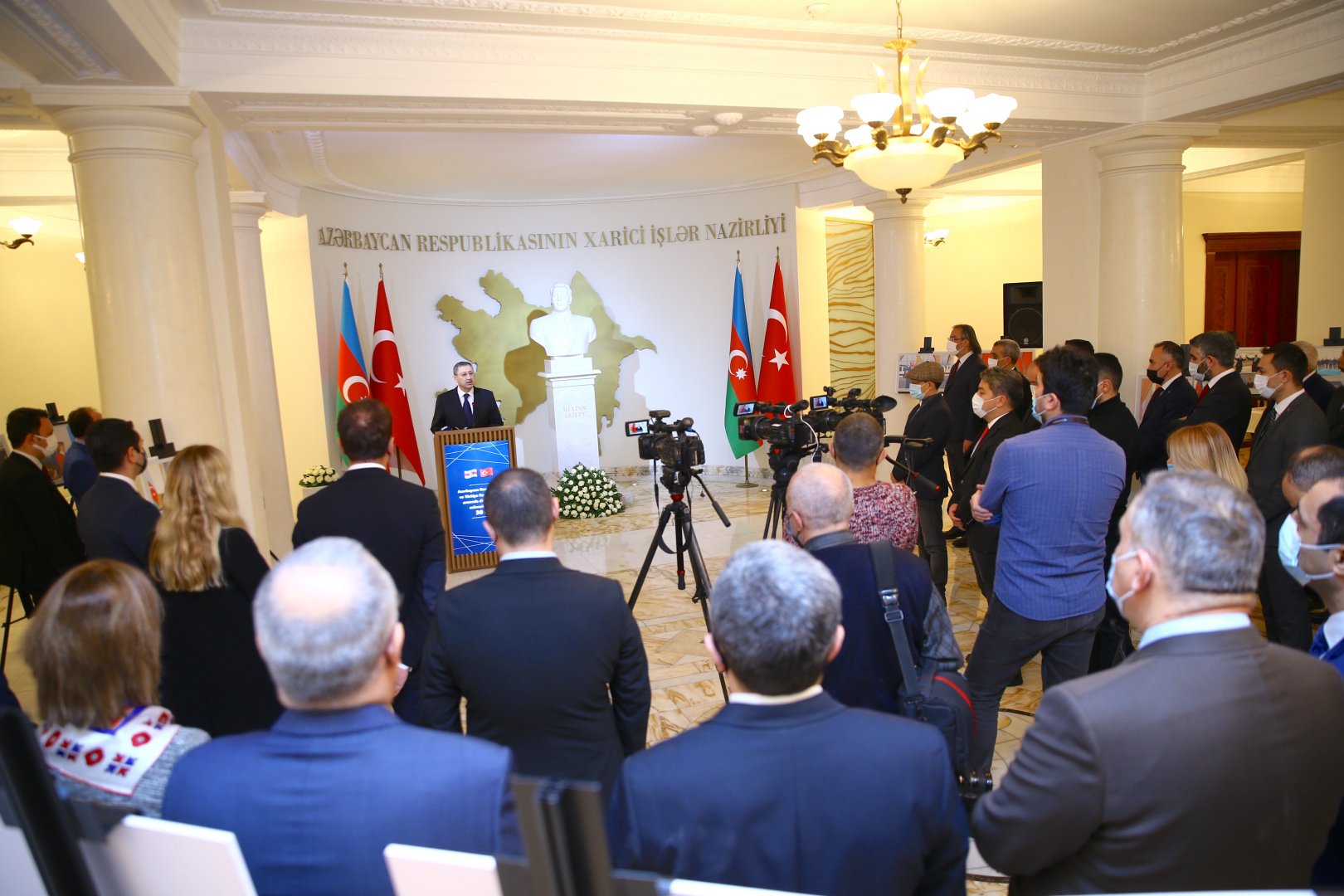 Bakü'de, Türkiye-Azerbaycan diplomatik ilişkilerinin 30. yılı dolayısıyla sergi açıldı