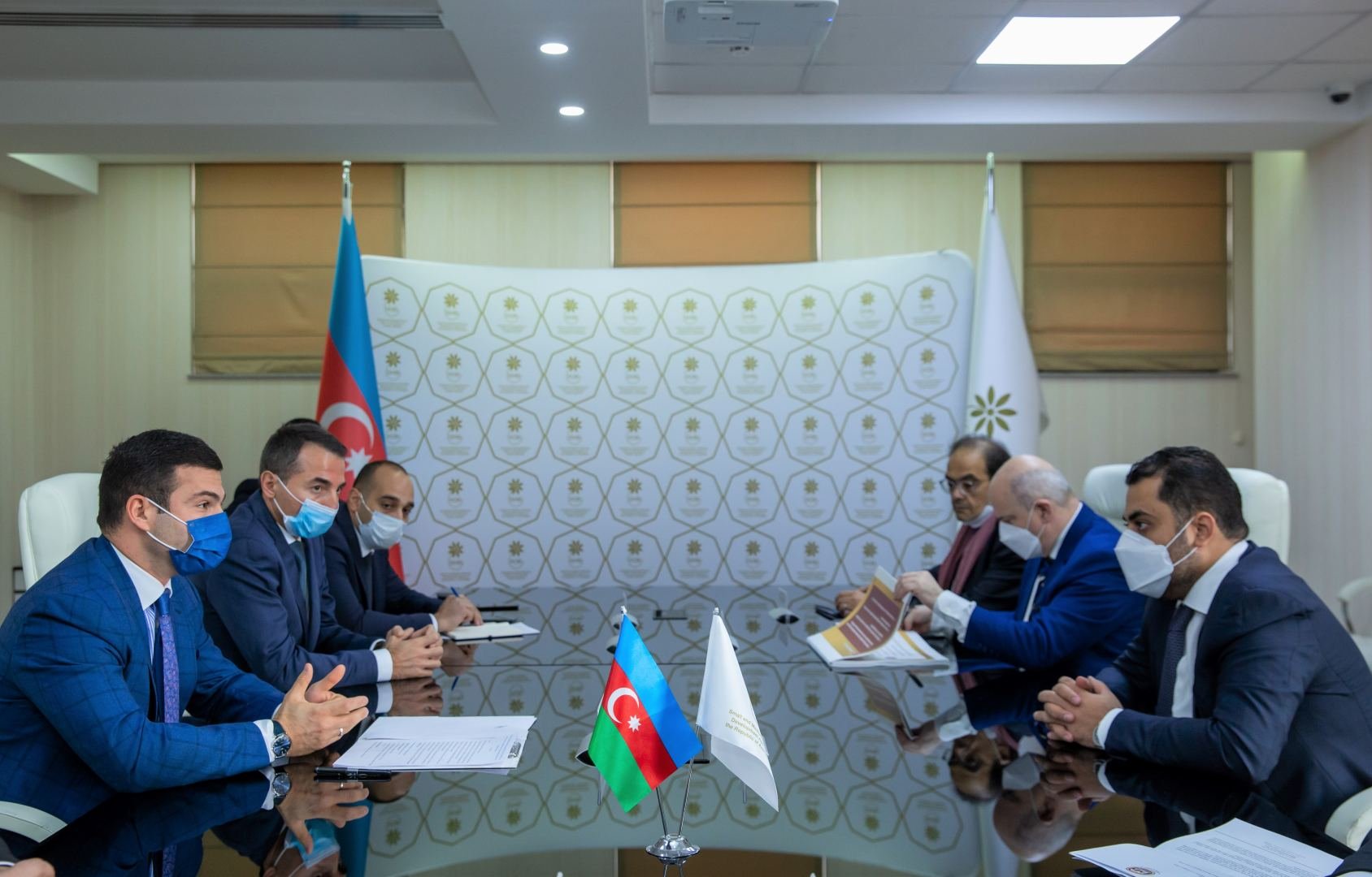 В Баку обсудили возможности сотрудничества между МСБ Азербайджана и Катара