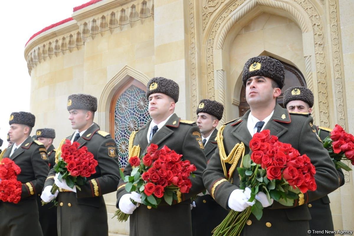 Azerbaijani people honor memory of victims of January 20 tragedy