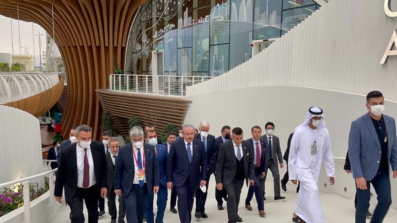 Turkish officials observe Azerbaijan’s pavilion at Dubai Expo 2020