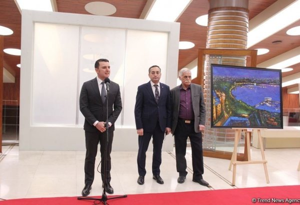 Во Дворце Гейдара Алиева открылась выставка художников, посвященная Дню молодежи