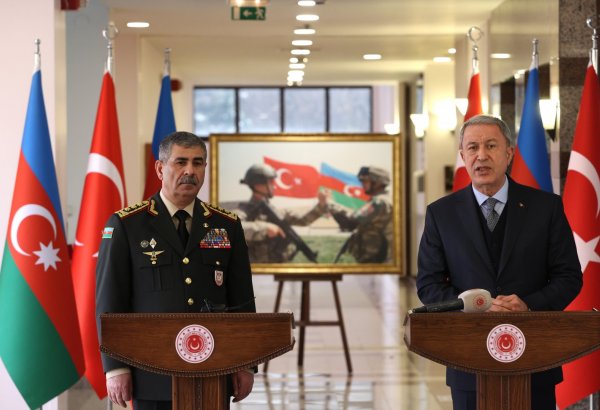 Milli Savunma Bakanı Akar ve Azerbaycan Savunma Bakanı Hasanov ortak basın toplantısı düzenledi