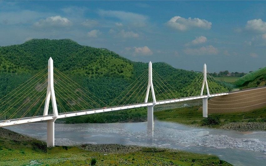 На каком этапе находятся работы по строительству самого длинного подвесного моста в Азербайджане?