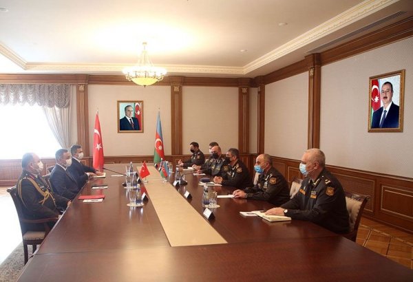 Азербайджан и Турция обсудили вопросы расширения военного сотрудничества