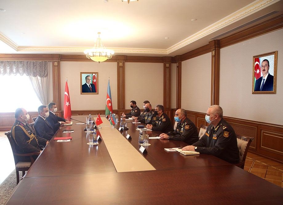 Азербайджан и Турция обсудили вопросы расширения военного сотрудничества