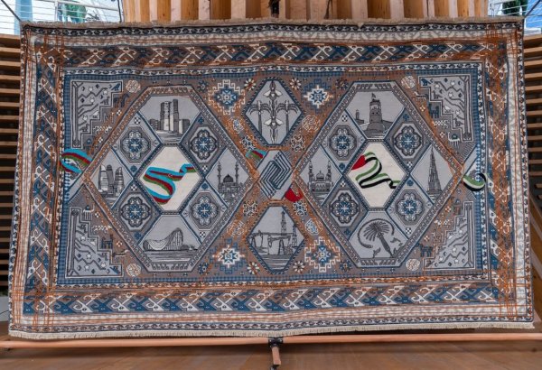 Azerbaijan presents “Dostluq” carpet at Expo 2020 Dubai  (PHOTO)