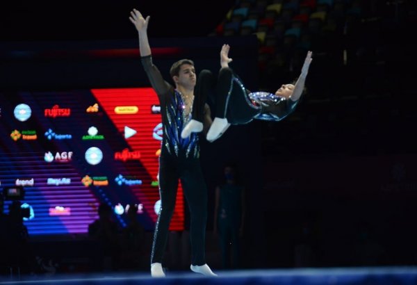 Расул Сеидли и Раван Зейналлы представили балансовое упражнение на Всемирных соревнованиях среди возрастных групп по акробатической гимнастике (ФОТО)
