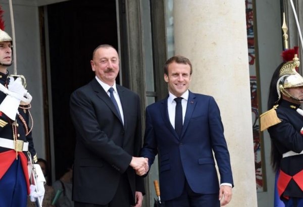 Связи между Францией и Азербайджаном и впредь будут укрепляться в духе дружбы и доверия - Макрон