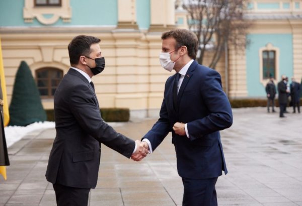 Ukrainian, French presidents hold phone talks
