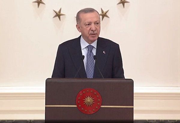 Эрдоган провел телефонный разговор с новоизбранным премьером Пакистана