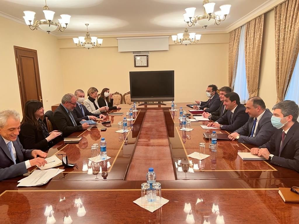 Помощник Президента Азербайджана обсудил с представителем ООН миссию UNEP на освобожденные территории