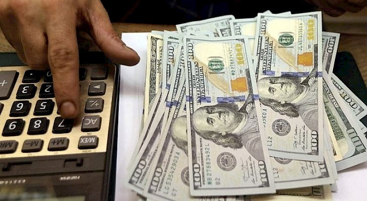 Кыргызстанда коммерциялык банктарда доллардын курсу 88-90 сомго жетти